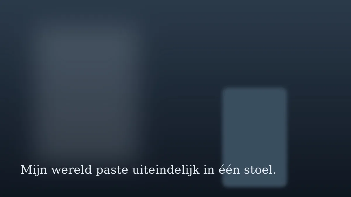 Lege stoel bij het raam in schemerlicht, symbool voor terugtrekken bij een terminale ziekte